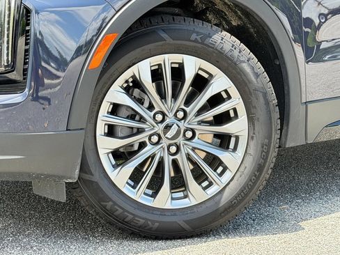 Used 2025 Cadillac XT4 Premium Luxury FWD image 9