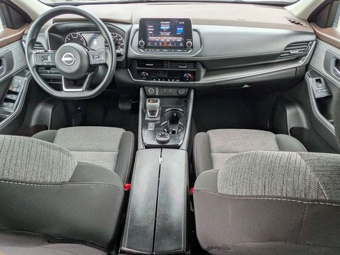 Used 2023 Nissan Rogue SV image 17