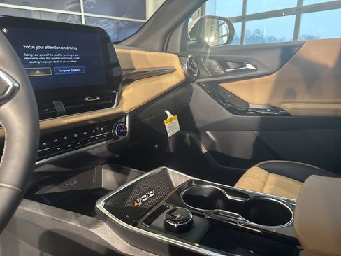 New 2026 Chevrolet Equinox ACTIV w/ Convenience Package III image 26