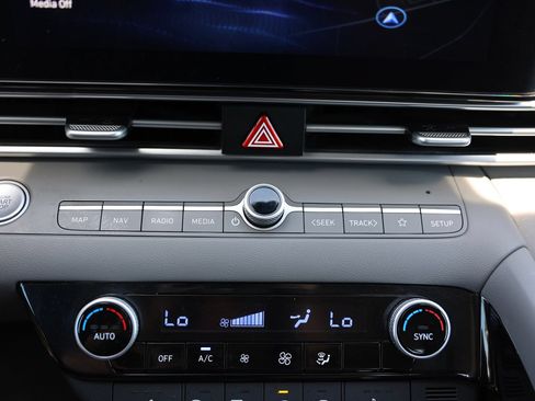 Used 2023 Hyundai Elantra SEL w/ Convenience Package FWD image 21