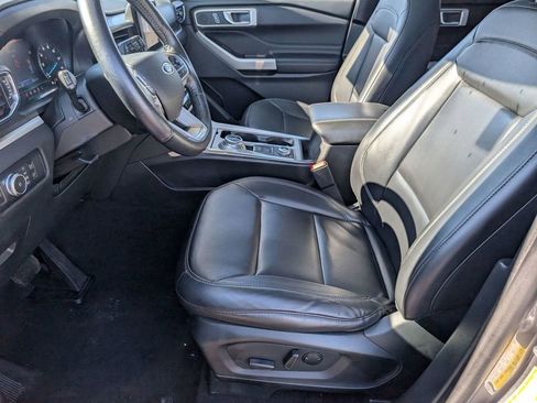 Used 2021 Ford Explorer XLT w/ Equipment Group 202A image 24