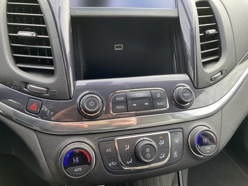 Used 2016 Chevrolet Impala LT w/ Convenience Package image 15