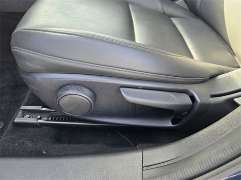 Used 2023 MAZDA MAZDA3 s image 19