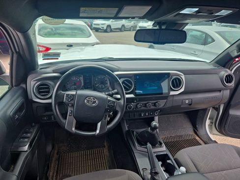 Used 2019 Toyota Tacoma TRD Sport AWD/4WD image 10