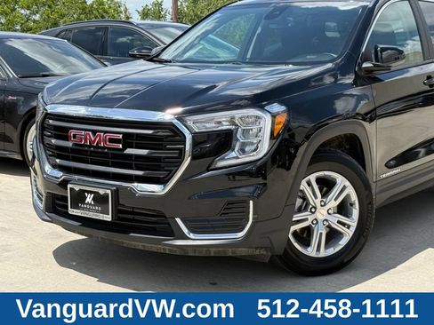 Used 2024 GMC Terrain SLE w/ Driver Convenience Package FWD image 2