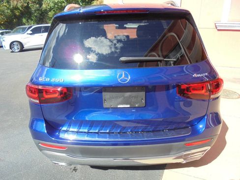 Used 2020 Mercedes-Benz GLB 250 4MATIC w/ Premium Package image 31