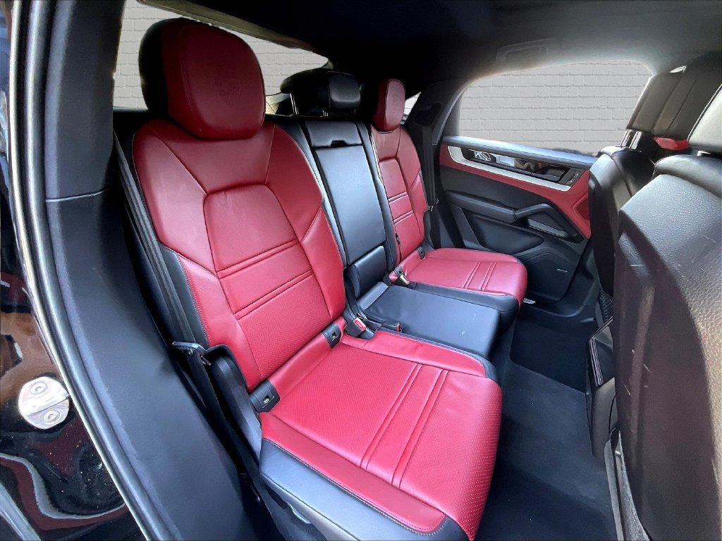 Used 2024 Porsche Cayenne Coupe AWD/4WD image 18