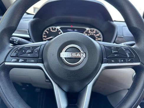 Used 2025 Nissan Altima 2.5 SV FWD image 21