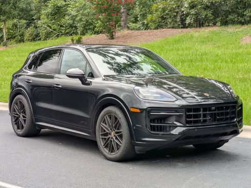 Certified 2025 Porsche Cayenne GTS AWD/4WD image 26