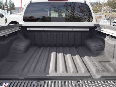 New 2026 Nissan Frontier SV image 21