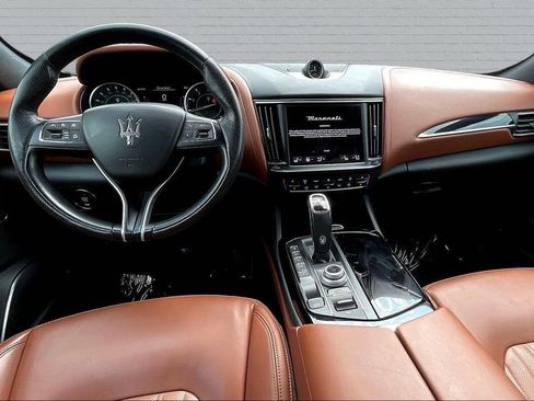 Used 2023 Maserati Levante GT AWD/4WD image 6