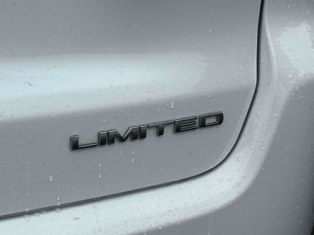 Used 2024 Jeep Compass Limited w/ Sun and Sound Group AWD/4WD image 11