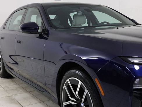 Used 2023 BMW 760i xDrive image 38