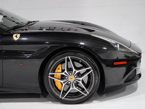 Used 2016 Ferrari California T RWD image 24