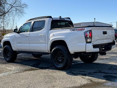 Used 2023 Toyota Tacoma TRD Sport w/ Technology Package image 5