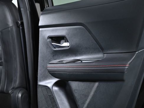 Used 2025 Nissan Kicks SR image 29