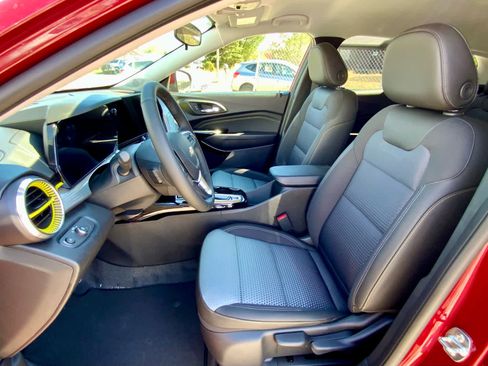 New 2025 Chevrolet Trax LT w/ Driver Confidence Package image 24