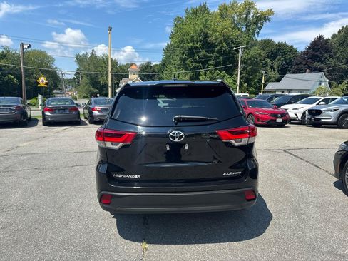 Used 2019 Toyota Highlander XLE AWD/4WD image 10