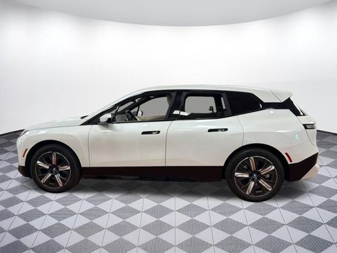 Used 2024 BMW iX xDrive50 w/ Sport Package AWD/4WD image 2