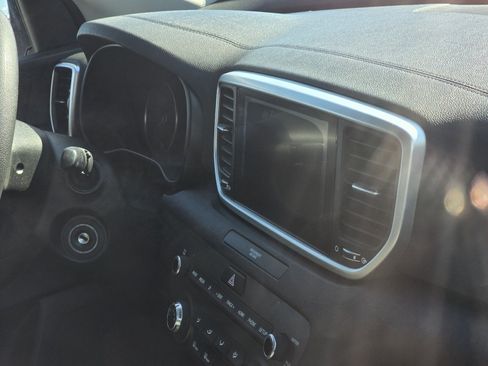 Used 2021 Kia Sportage LX AWD/4WD image 13