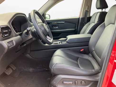 Used 2025 Honda Pilot EX-L image 11