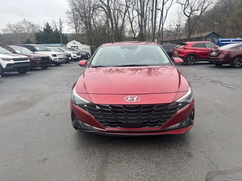 Used 2023 Hyundai Elantra Limited image 3