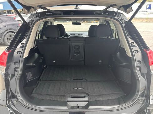 Used 2018 Nissan Rogue SV w/ Premium Package FWD image 16