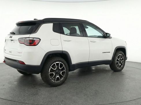 Used 2025 Jeep Compass Trailhawk AWD/4WD image 9