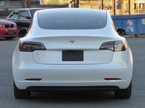 Used 2021 Tesla Model 3 Standard Range Plus image 6