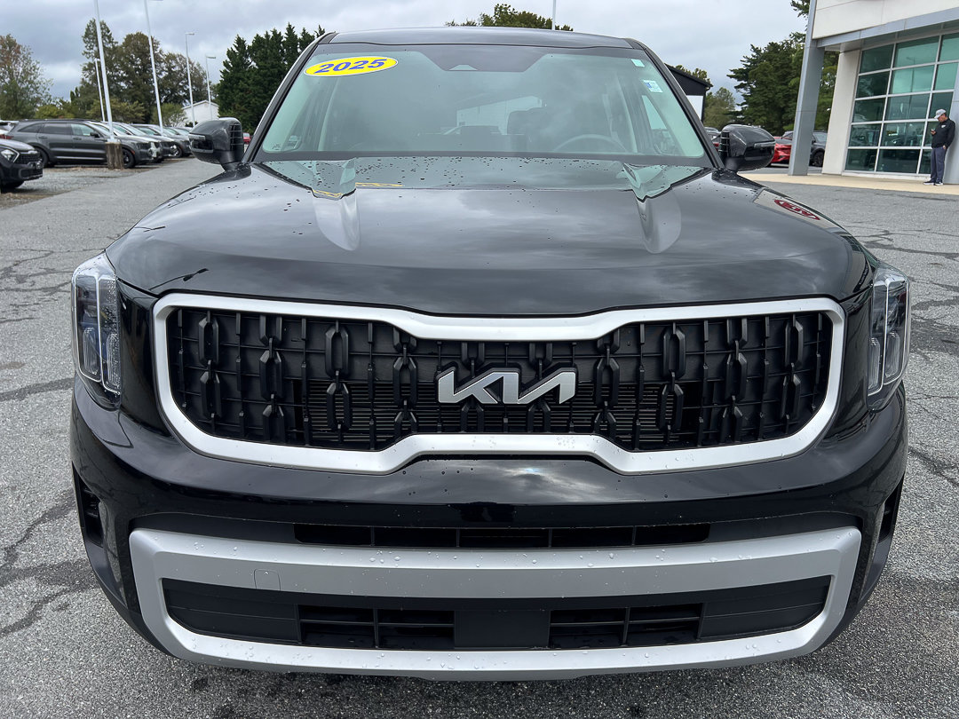 Used 2025 Kia Telluride LX FWD image 14