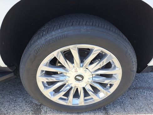 Used 2024 Cadillac Escalade Premium Luxury w/ Performance Package image 21