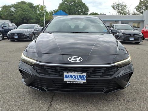 Used 2025 Hyundai Elantra SE FWD image 9