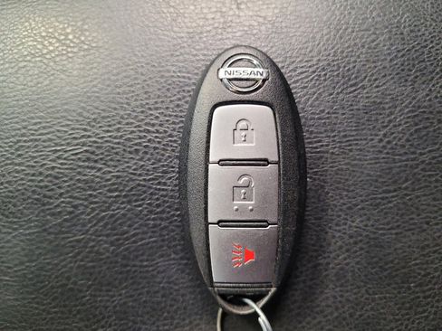 Used 2016 Nissan Rogue SV AWD/4WD image 32