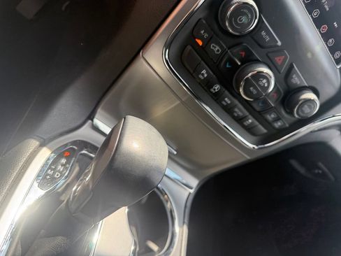 Used 2021 Jeep Grand Cherokee Laredo RWD image 19