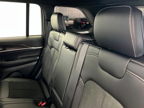 New 2026 Jeep Grand Cherokee Altitude image 20