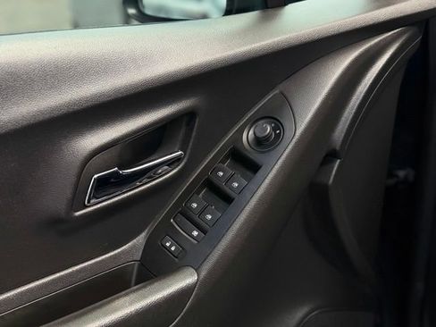 Used 2022 Chevrolet Trax LT AWD/4WD image 13