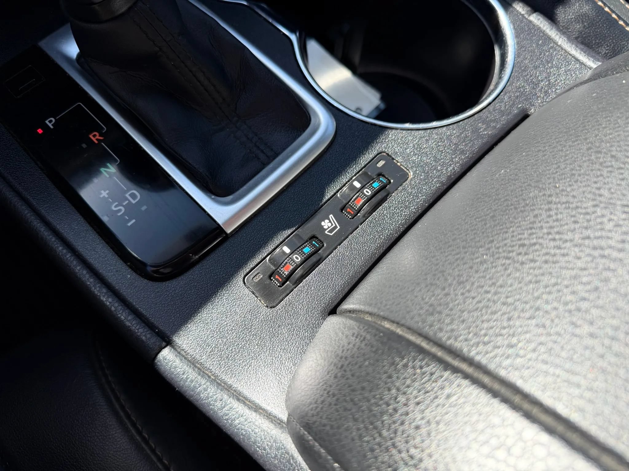 Used 2015 Toyota Highlander Limited AWD/4WD image 35