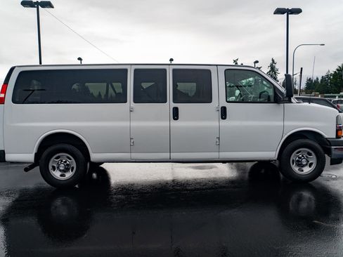 Used 2017 Chevrolet Express 3500 LT w/ LT Preferred Equipment Group RWD image 8