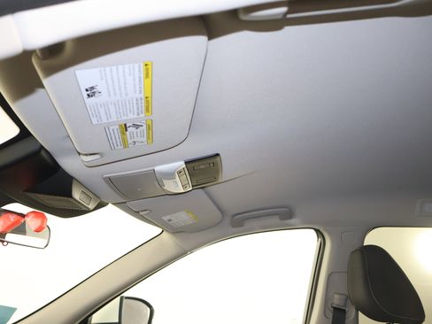 Used 2025 Nissan Pathfinder SV image 40