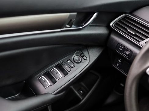 Used 2019 Honda Accord LX image 31