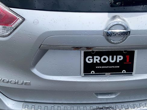 Used 2016 Nissan Rogue SV FWD image 31