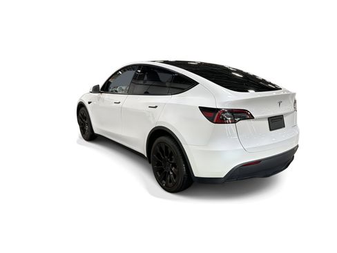 Certified 2023 Tesla Model Y AWD image 4