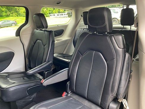 Used 2022 Chrysler Pacifica Touring-L FWD image 33