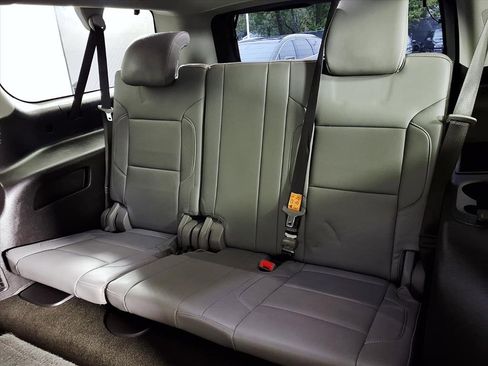 Used 2018 Chevrolet Suburban LT image 9