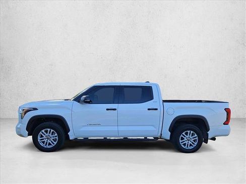 Used 2022 Toyota Tundra SR5 w/ SR5 Convenience Package image 3