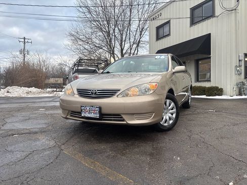 Used 2006 Toyota Camry LE image 1