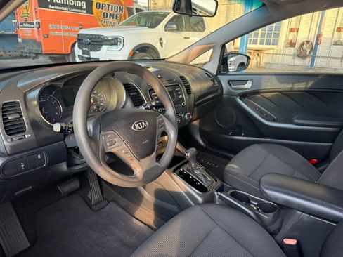 Used 2017 Kia Forte LX image 5