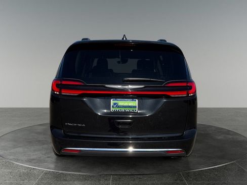 Used 2022 Chrysler Pacifica Touring-L FWD image 8