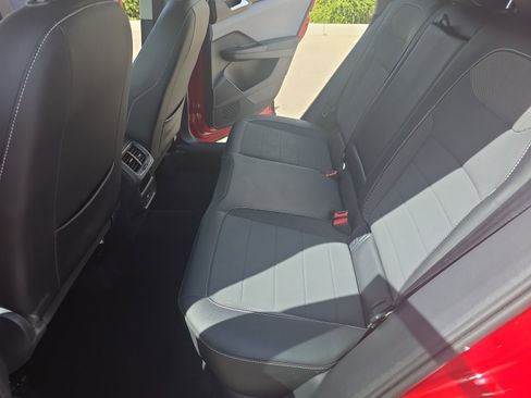 Certified 2022 Volkswagen Taos SE w/ Panoramic Sunroof Package image 17