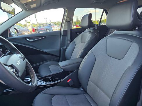 Certified 2023 Kia Niro Wind w/ Wind Preserve Package FWD image 12